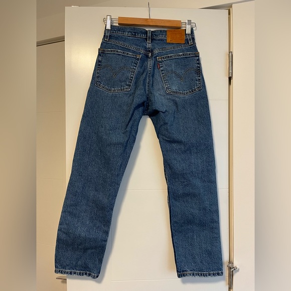 Levi’s wedgie straight medium wash 🥰🥰🥰 - Picture 4 of 13